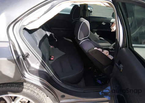 2010 Ford Fusion Se z USA, uszkodzony, nr VIN 3FAHP0HA0AR239423